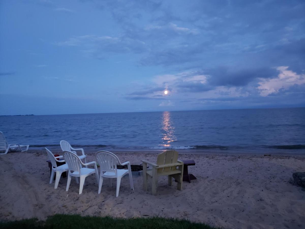 Paradise Beach Resort Tawas City Exteriör bild