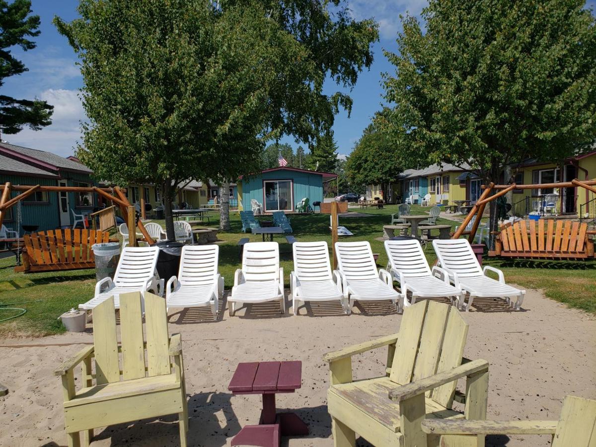 Paradise Beach Resort Tawas City Exteriör bild