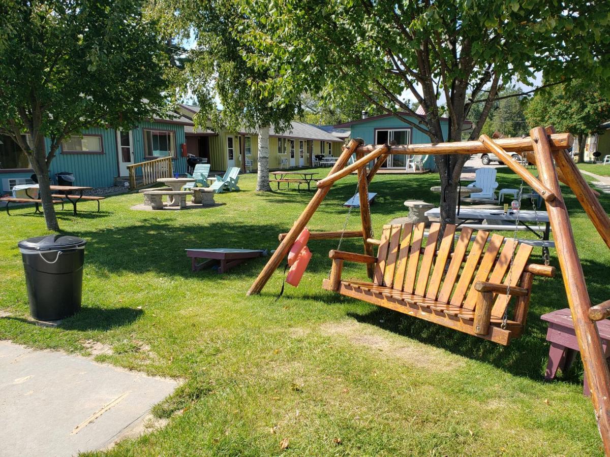 Paradise Beach Resort Tawas City Exteriör bild