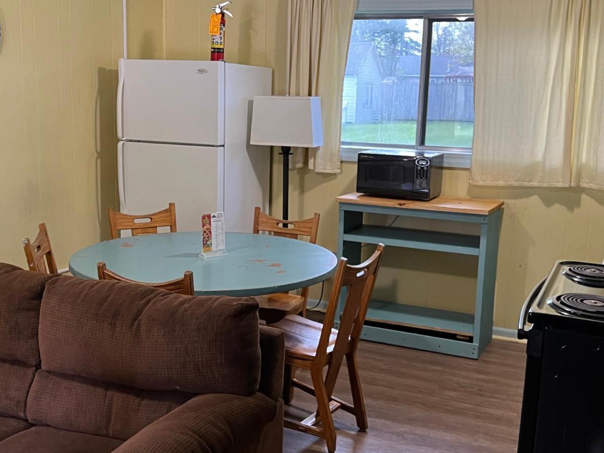 Paradise Beach Resort Tawas City Exteriör bild