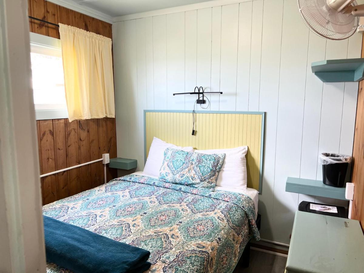 Paradise Beach Resort Tawas City Exteriör bild