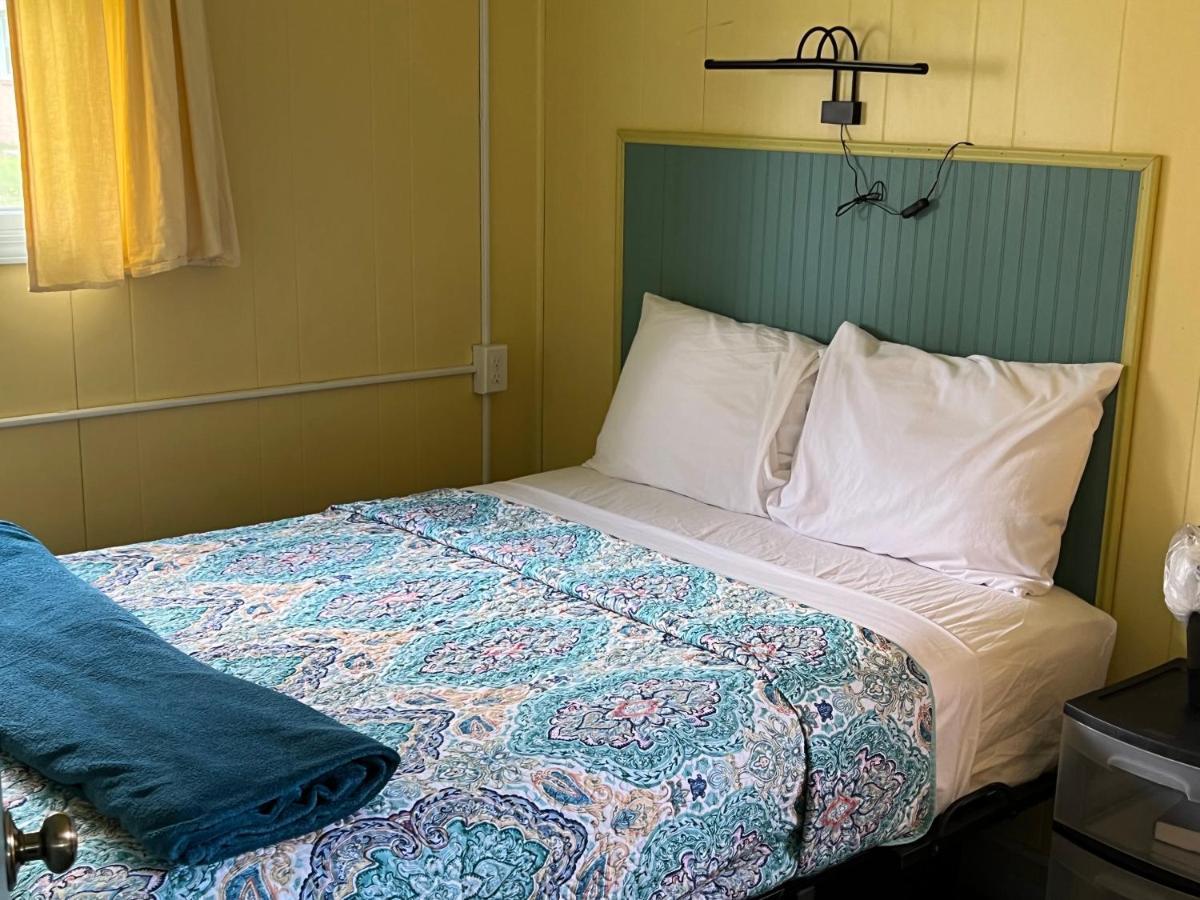 Paradise Beach Resort Tawas City Exteriör bild