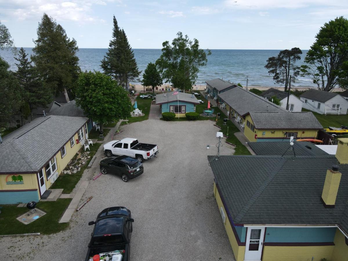 Paradise Beach Resort Tawas City Exteriör bild