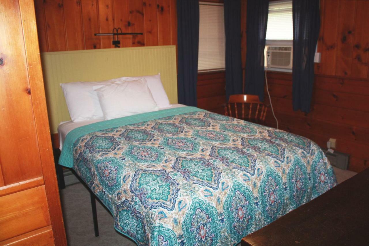 Paradise Beach Resort Tawas City Exteriör bild