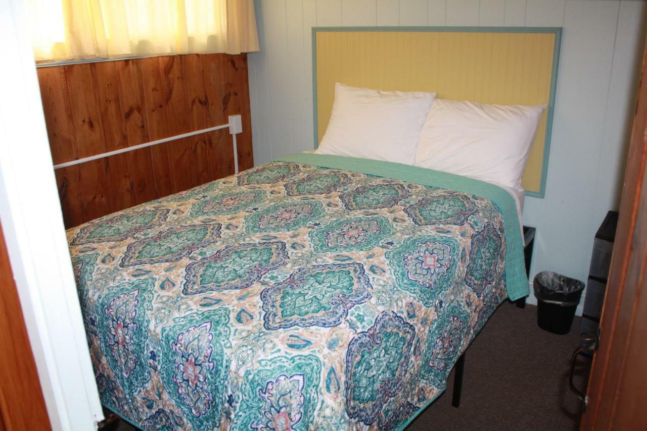 Paradise Beach Resort Tawas City Exteriör bild