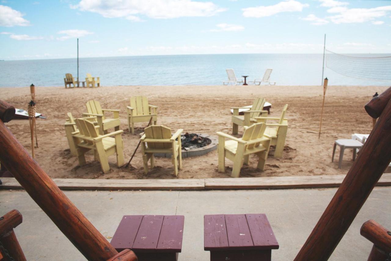 Paradise Beach Resort Tawas City Exteriör bild